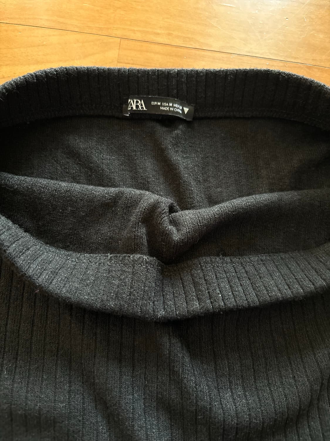 자라 블랙미디스커트 상품이미지2