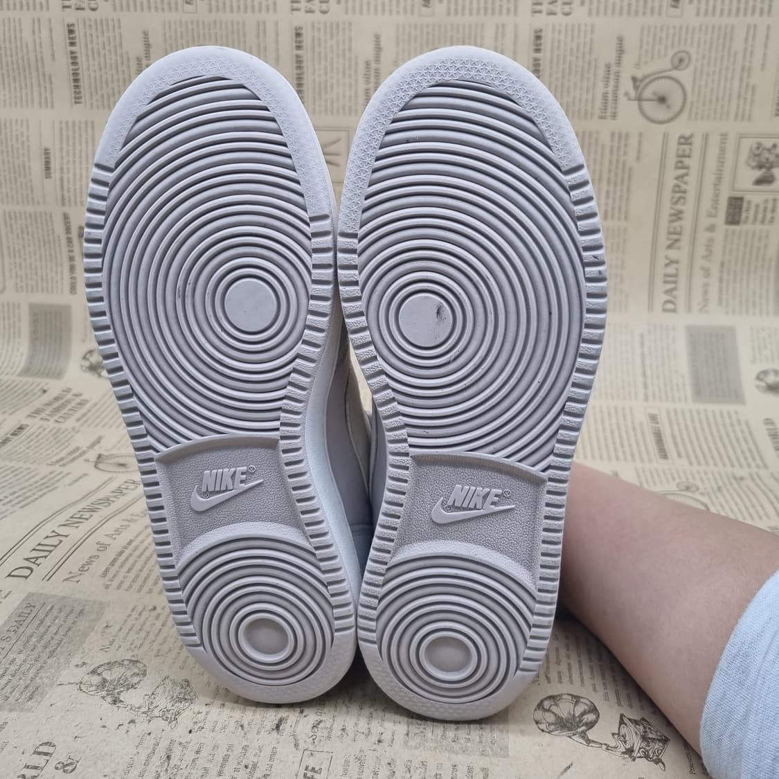 나이키 코트버로우 프리미엄 여성스니커즈240 상품이미지3