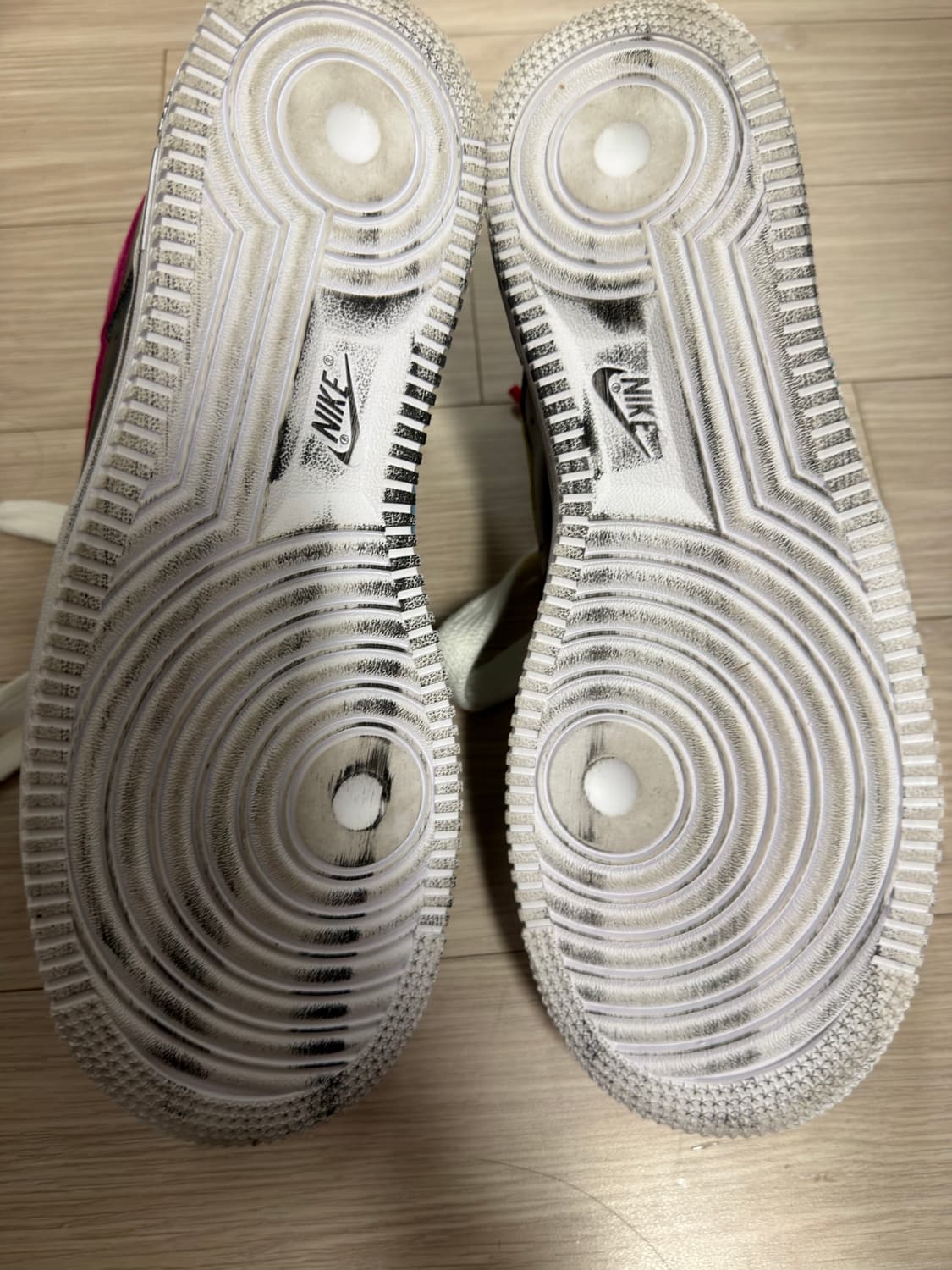 나이키 x 피스마이너스원 에어포스 1 로우 파라노이즈 3.0 블랙 앤 멀 상품이미지6