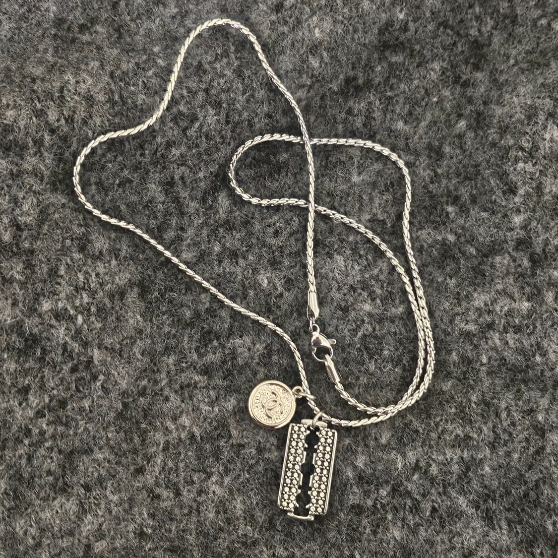 549 샤넬 빈티지 업사이클링 남자 써지컬 목걸이 상품이미지1