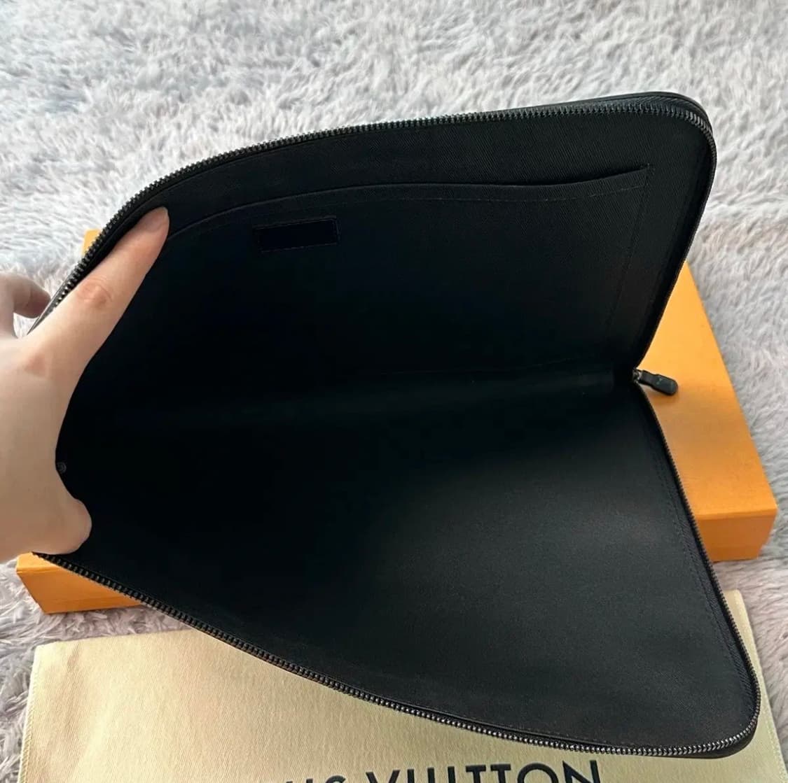 [풀구성] 루이비통 이클립스 쉐도우 도큐먼트 포쉐트 주르 클러치 상품이미지4