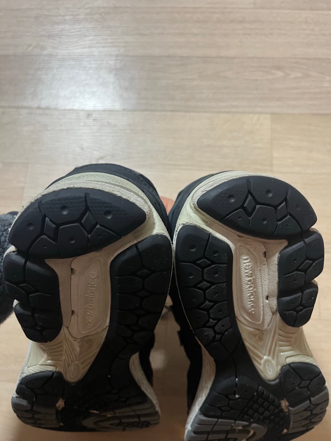 뉴발란스 2002r 프리미엄 빈티지블랙 상품이미지4