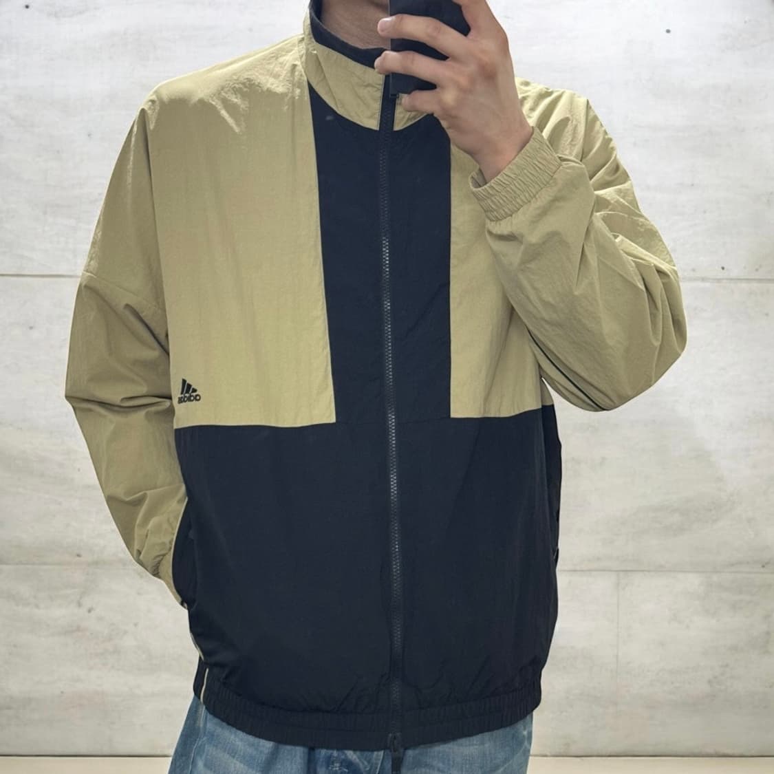 아디다스 오버사이즈 빅프린팅 바람막이 상품이미지1