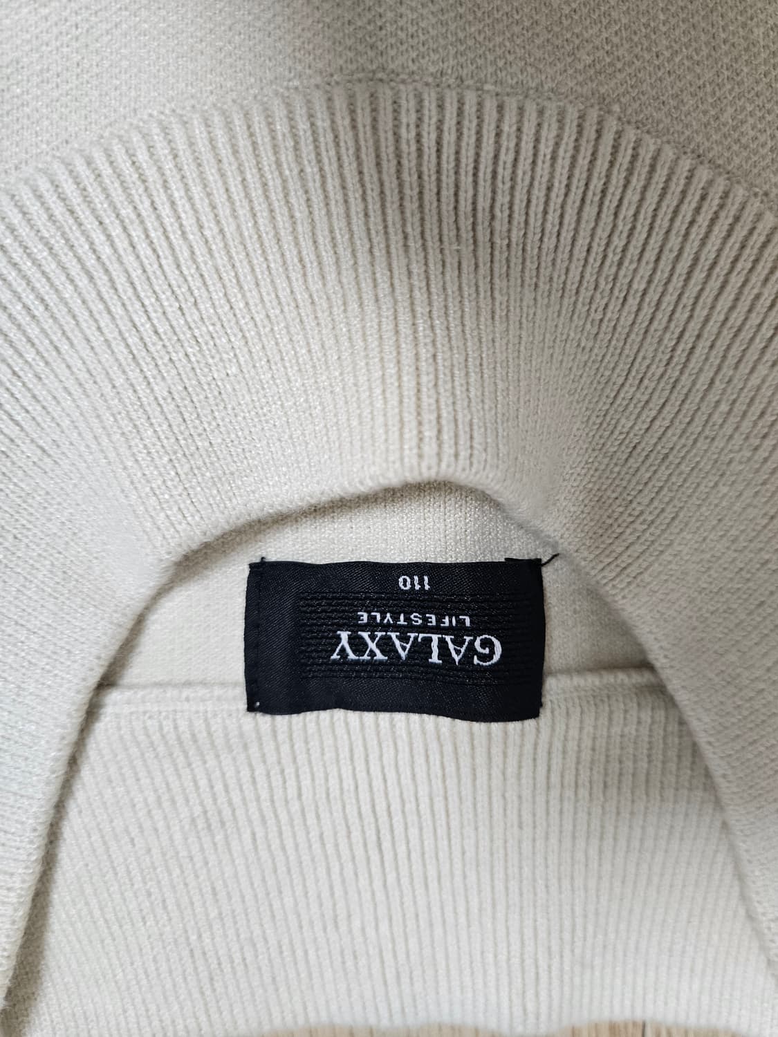 갤럭시 세미오버 하프 터틀넥 니트 상품이미지3