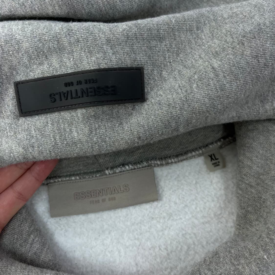 110 피오갓 에센셜 백로고 그레이 후드티 상품이미지4