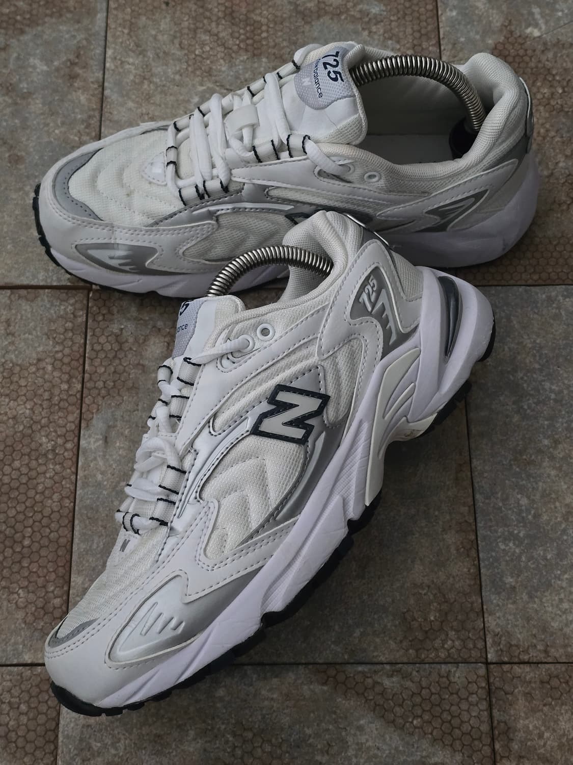 (235)뉴발란스 725 화이트 상품이미지3