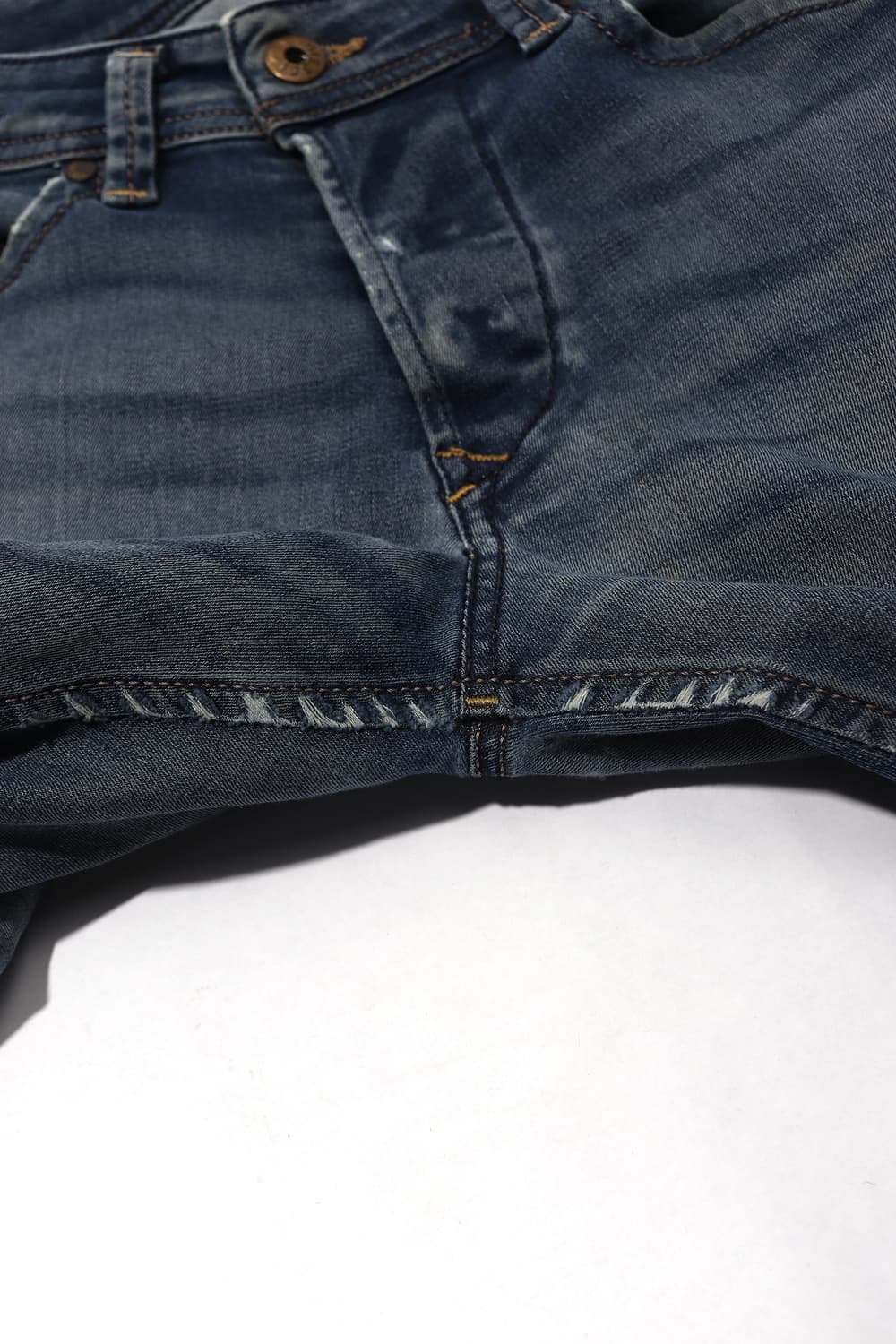 DIESEL DARRON 레귤러 슬림 스트레이트 워싱 투웨이 데님 진  상품이미지9