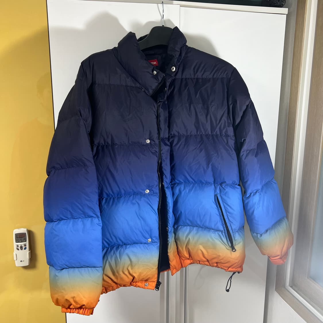 [L] 슈프림 그라데이션 패딩 상품이미지2