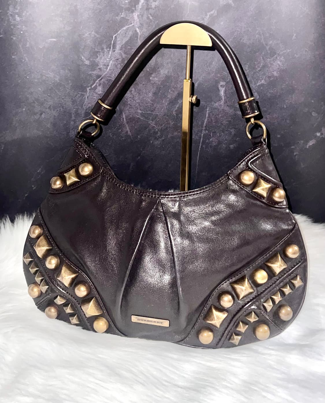 Burberry 버버리 다크 브라운 알버튼 소가죽 스터드 호보백 숄더백 상품이미지2