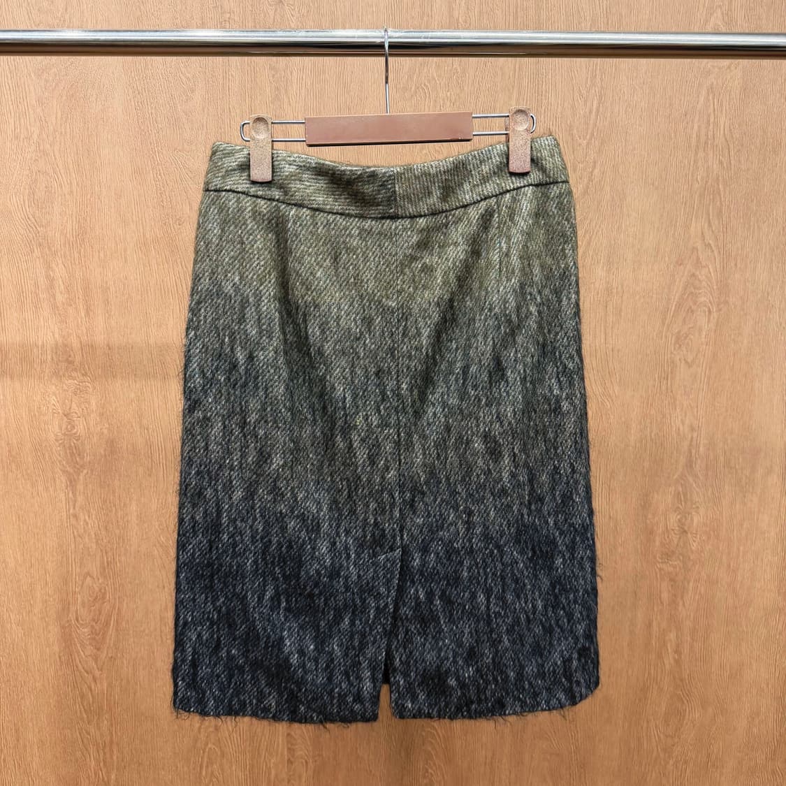 셀린느 H라인 울 미디 스커트 헤링본 패턴 그라데이션 디테일 올리브 블랙 상품이미지3