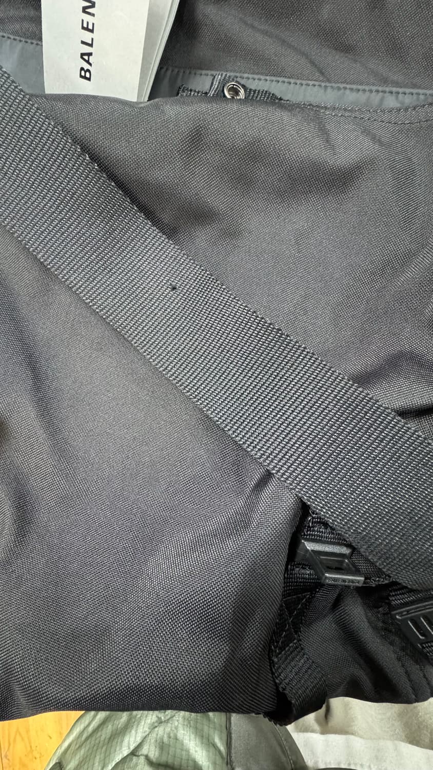 발렌시아가 아미 메신저백 블랙 상품이미지6