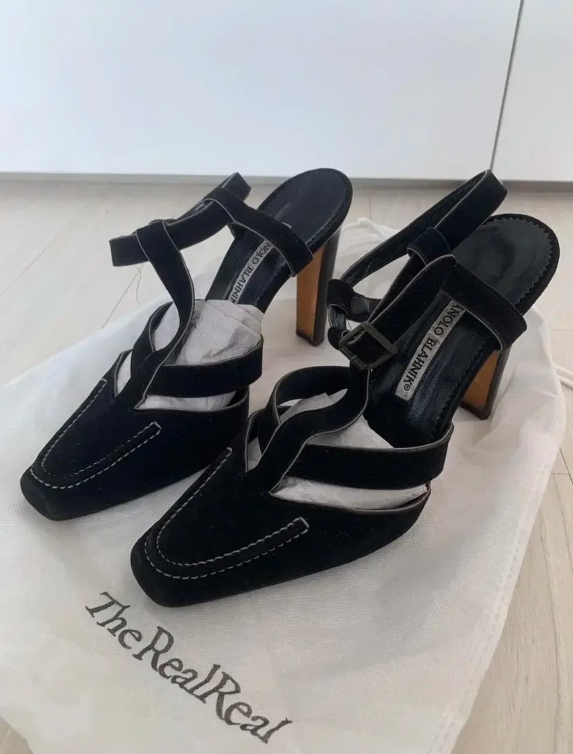 Manolo Blahnik 마놀로 블라닉 스웨이드 티스트랩 펌프스 상품이미지2