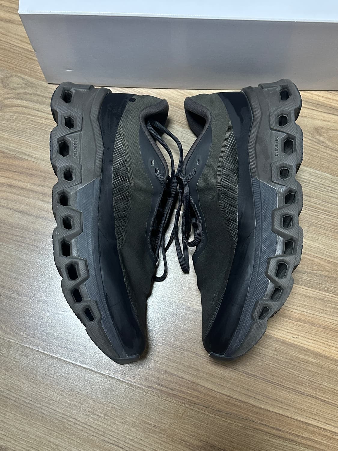 온러닝x파프 클라우드 몬스터 쏜브라운270 상품이미지5