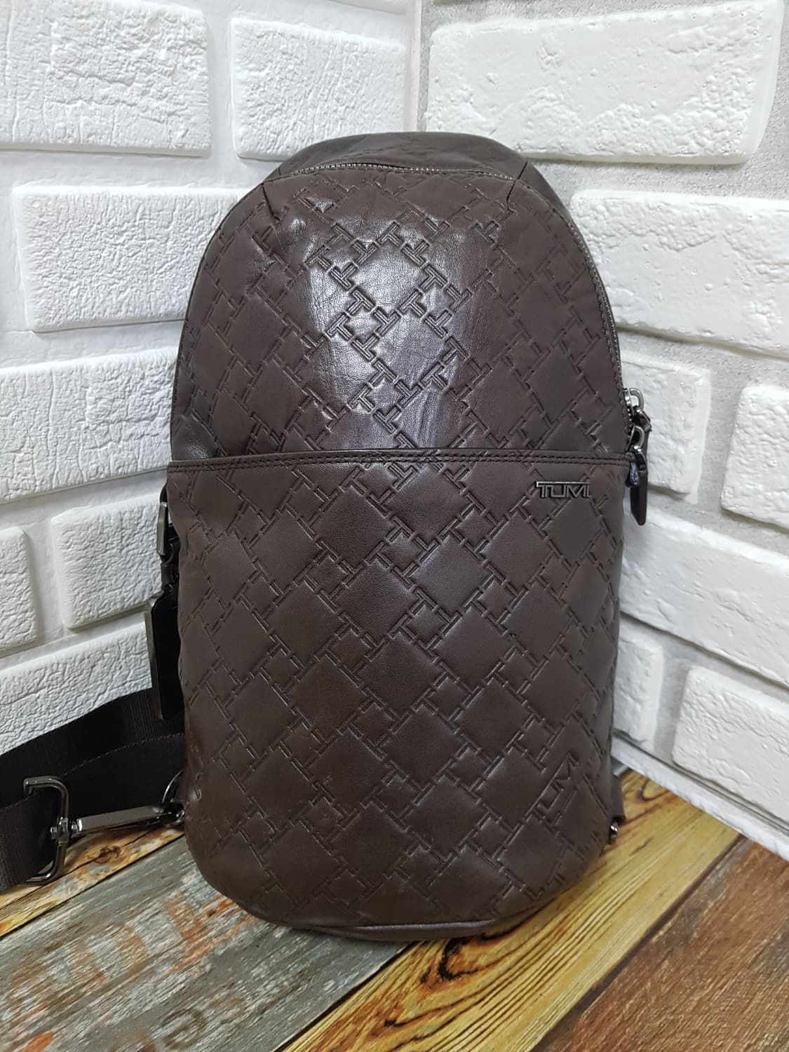 [정품] 투미 티콘 레더 슬링백 다크브라운 상품이미지3