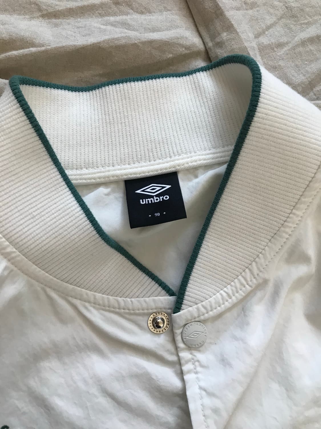 엄브로 중앙 스펠아웃 화이트 나일론 바시티 자켓 상품이미지8