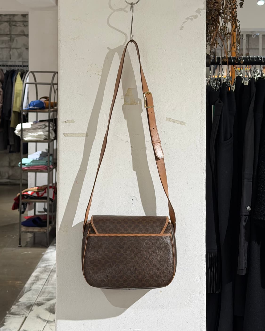 셀린느 브라운 마카담 크로스백 상품이미지4