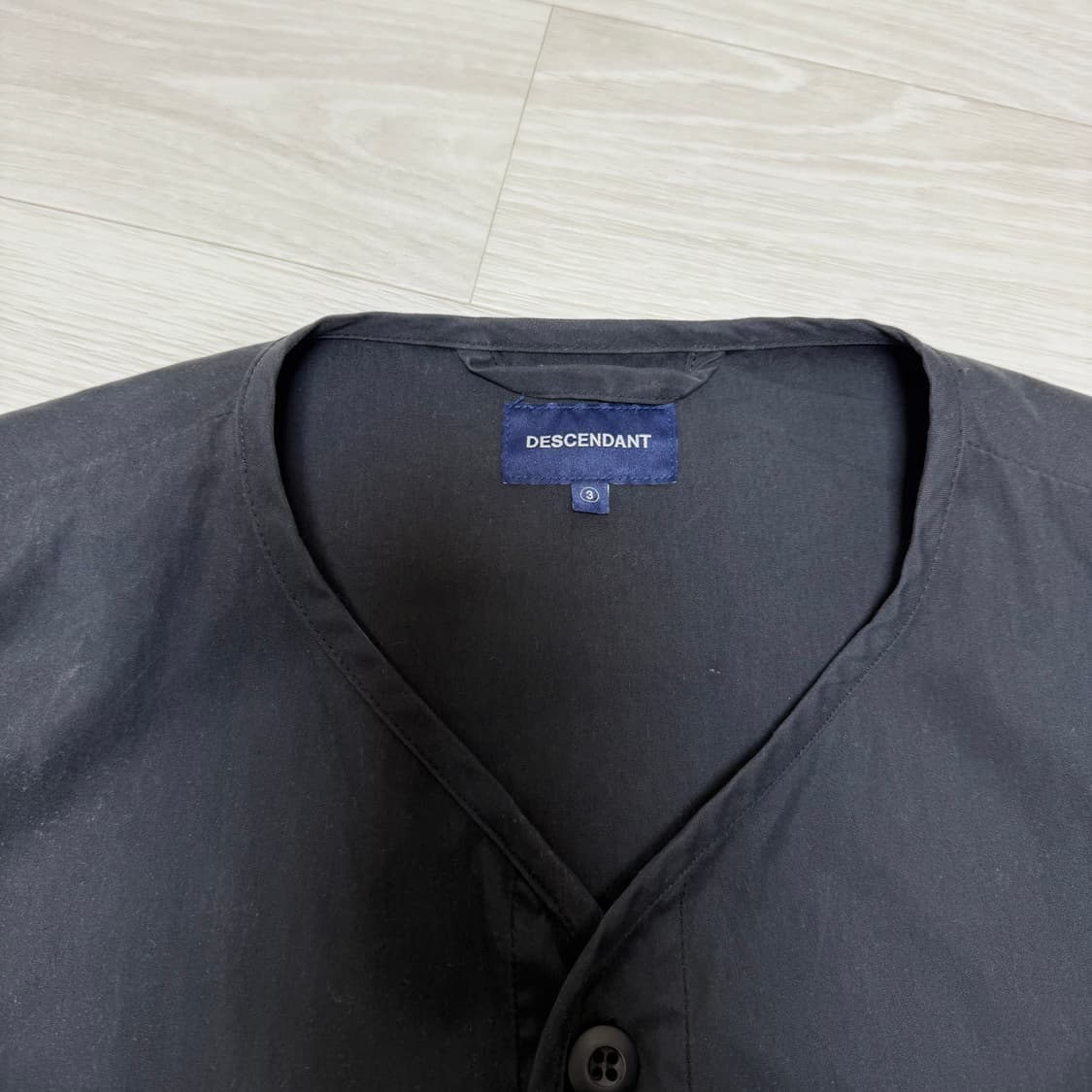 DESCENDANT V-넥 셔츠 (블랙 / 사이즈 3) 상품이미지2