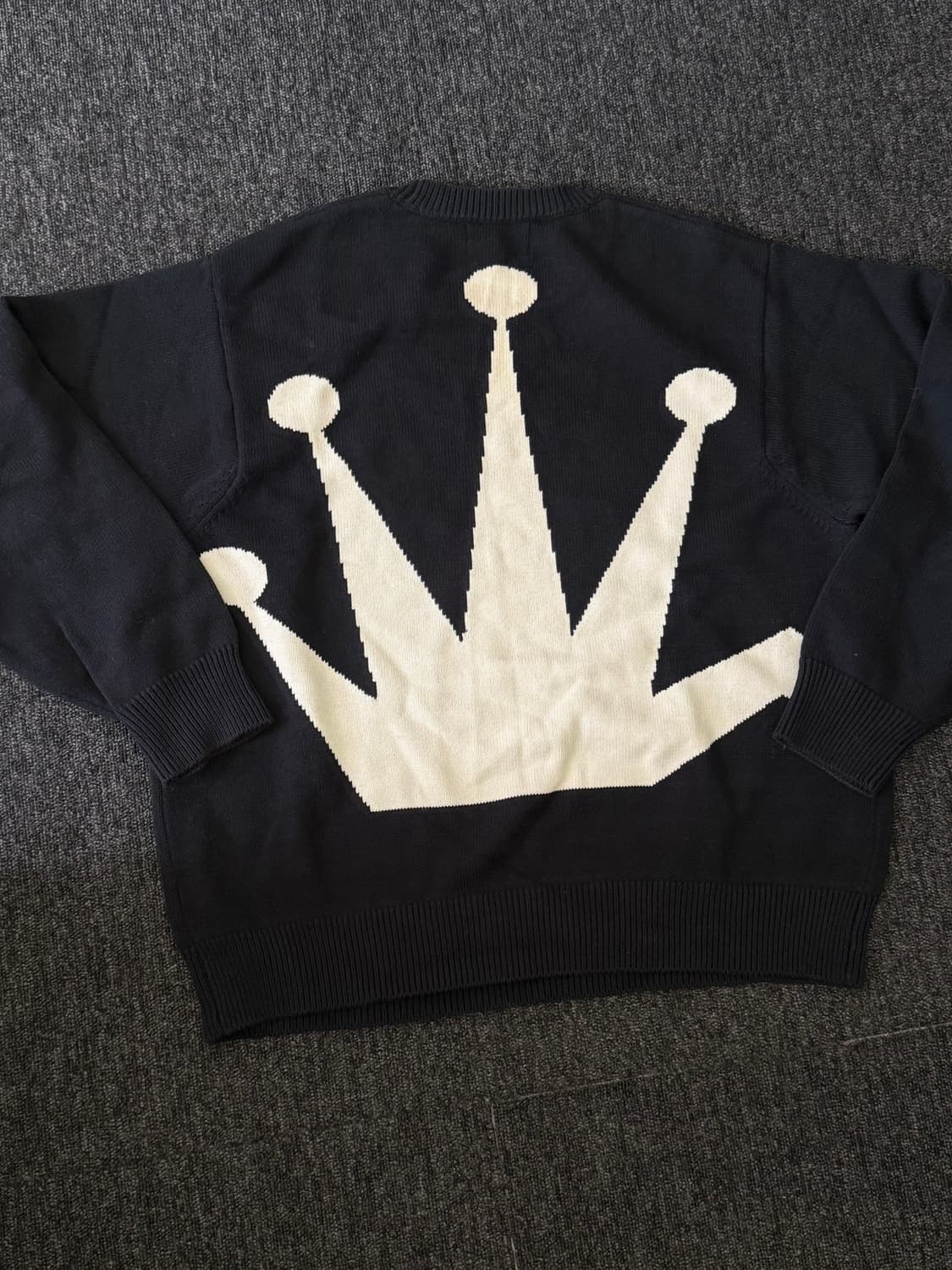 [L] 스투시 벤트 크라운 스웨터 블랙 상품이미지1