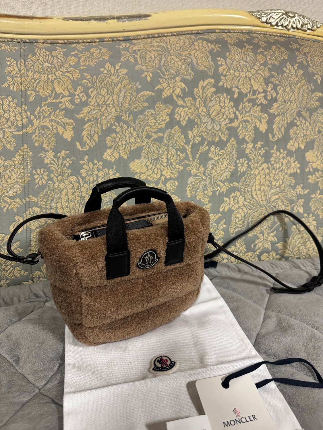 몽클레어 테디 크로스백 상품이미지3