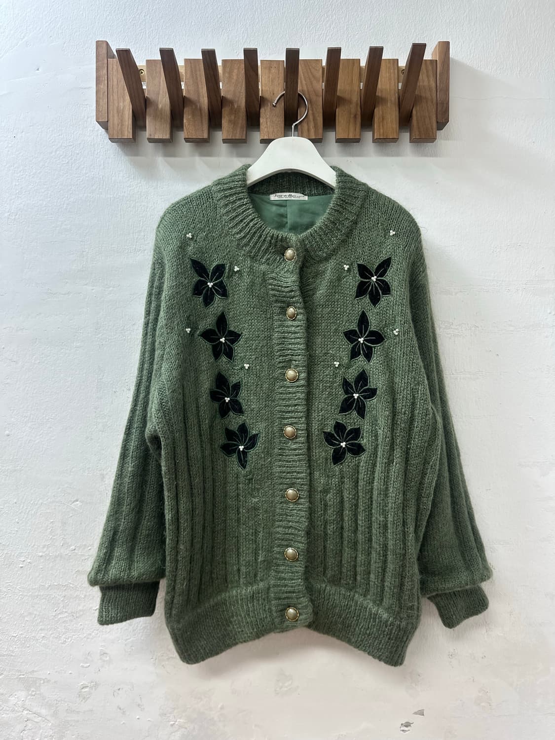 일본빈티지 울 모헤어 플라워 자수 골드 버튼 디테일 스웨터 상품이미지1