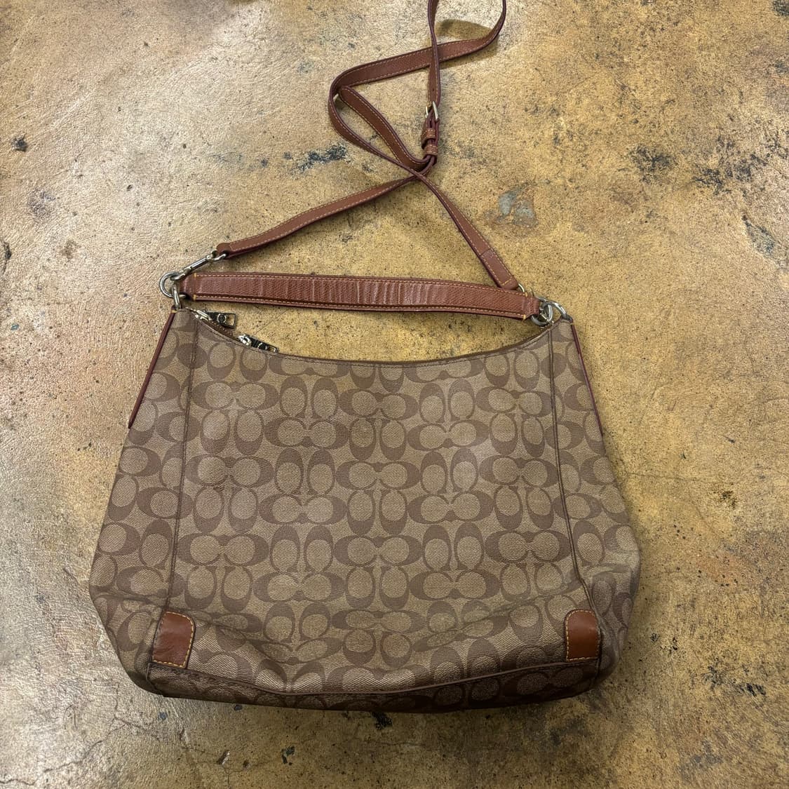 코치 빅 시그니처 호보백 가방 상품이미지3