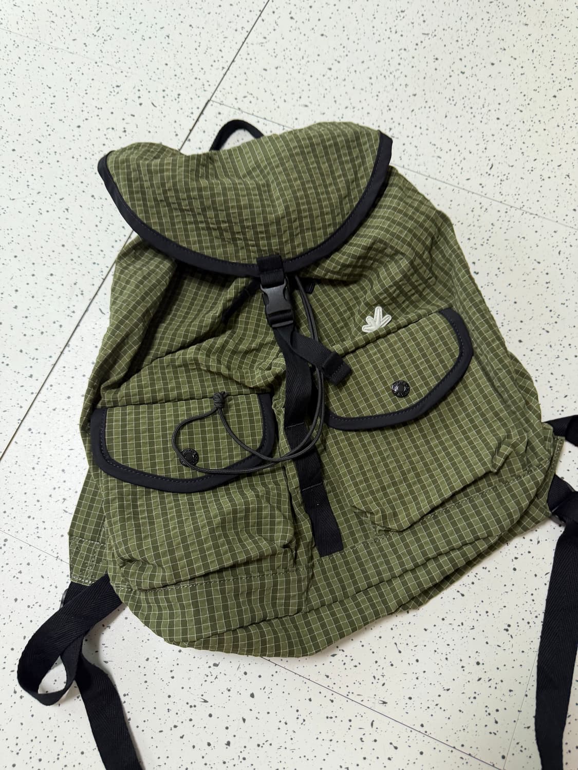 썬러브 Explorer Daypack Olive Grid 백팩 상품이미지2