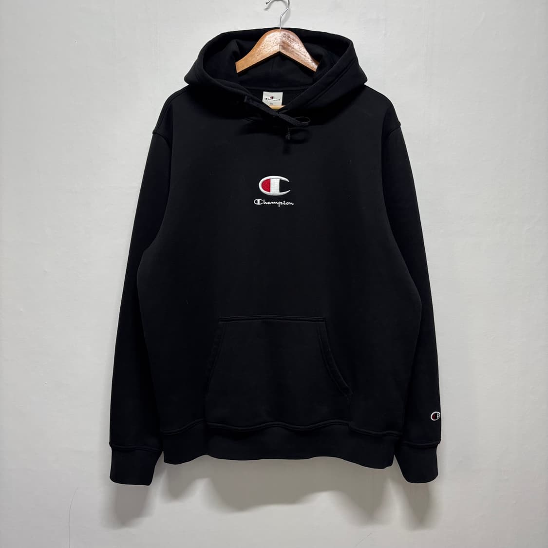 챔피온 블랙 자수로고 후드티 상품이미지1