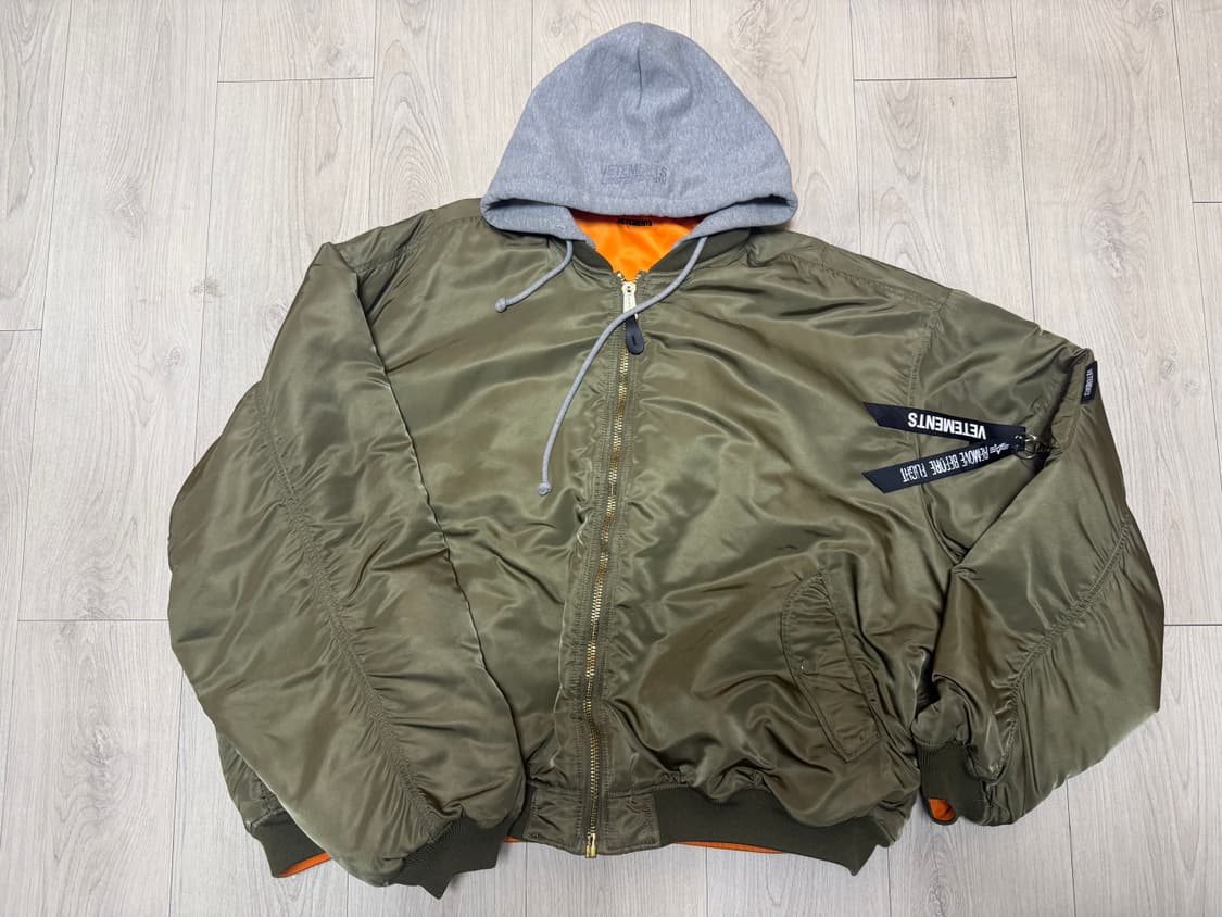 베트멍 X 알파인더스트리 MA-1 리버시블 후드 탈착 상품이미지1