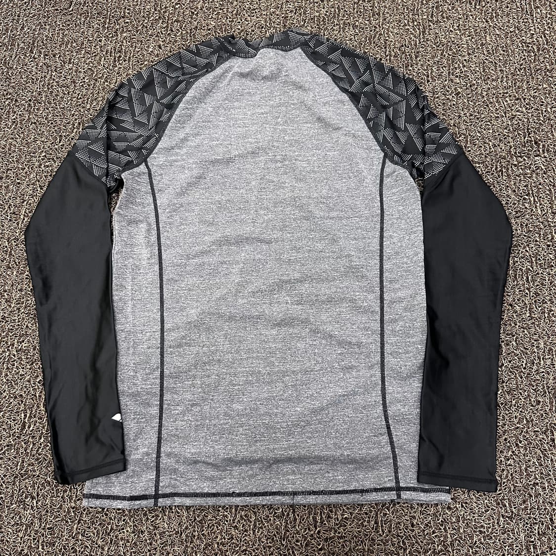 아레나 래쉬가드 수영복 긴팔티셔츠 그레이 90(S) 상품이미지4