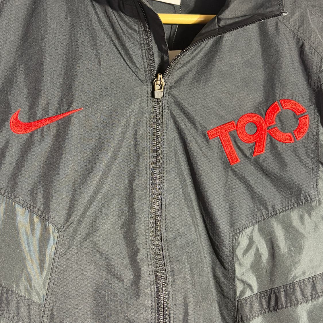 나이키 블랙 레드 로고 바람막이 자켓 상품이미지2