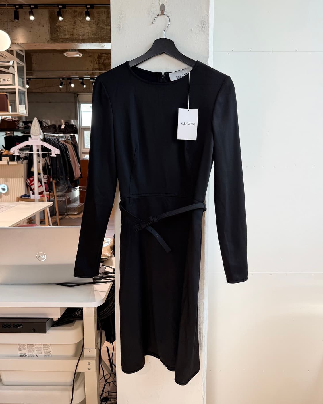 발렌티노 블랙 벨티드 미디 원피스  상품이미지2