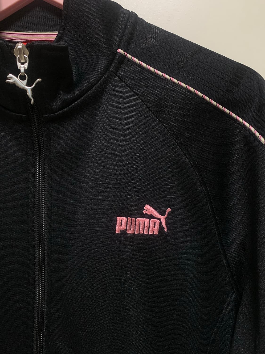 퓨마 핑크로고라인 블랙 져지 상품이미지2