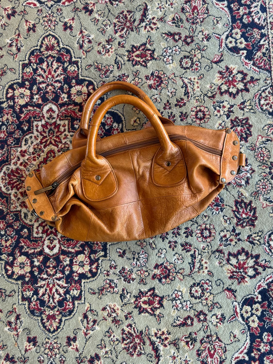 라이트 브라운 스터드 토트백 상품이미지6