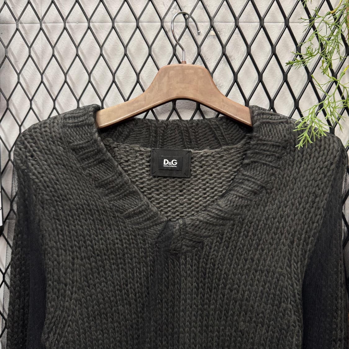 00s 돌체앤가바나 브이넥 니트 시스루 디테일 블랙 상품이미지3