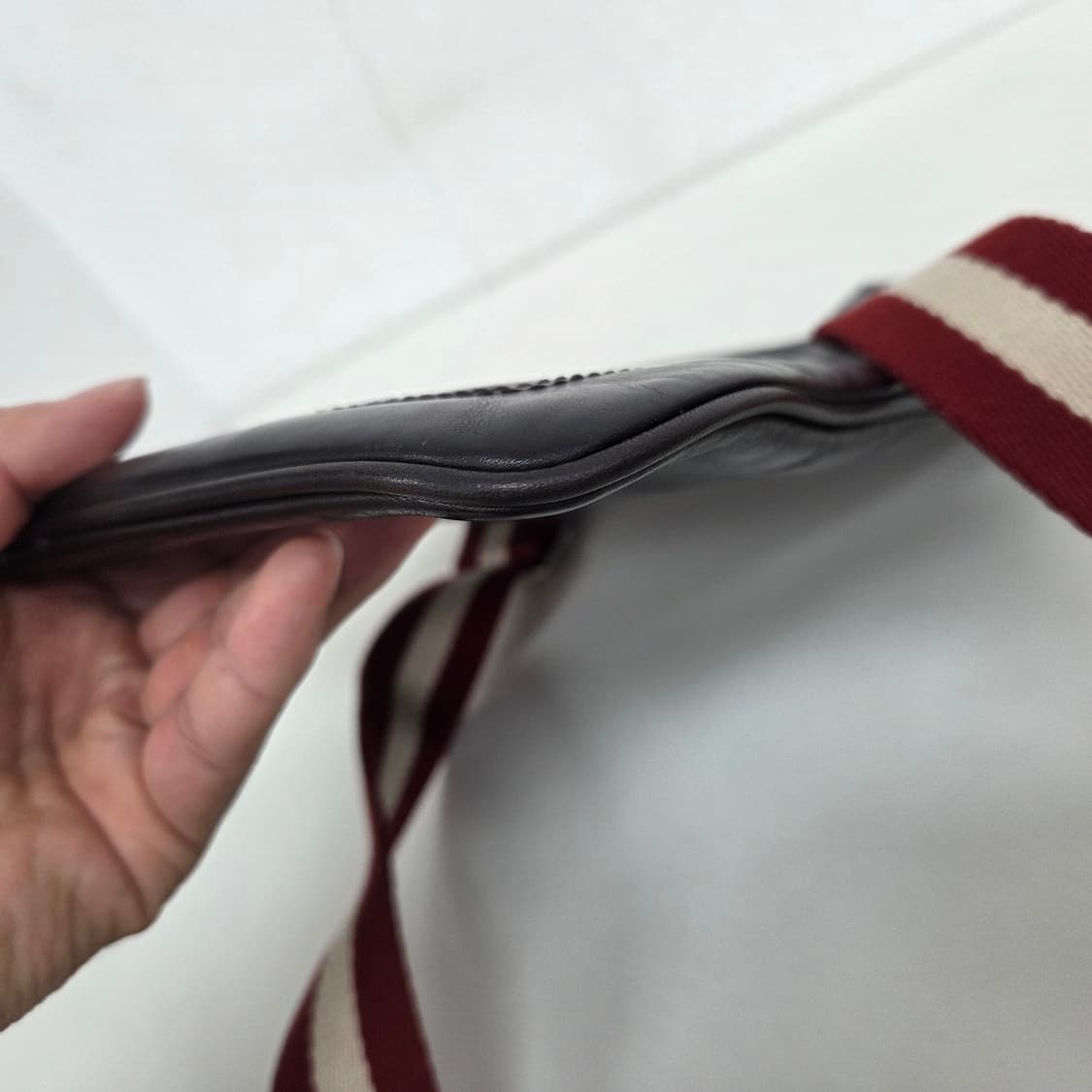 발리 삼선 가죽 크로스백 메신저백 남성 가방 브라운 상품이미지6