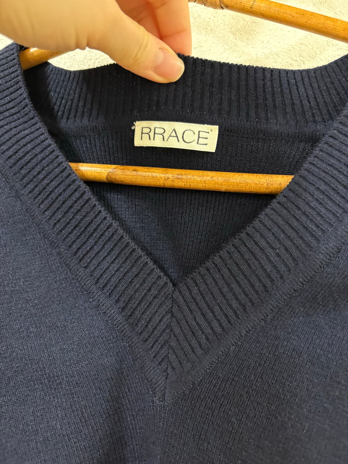 RRACE 브이넥 니트 네이비 상품이미지3