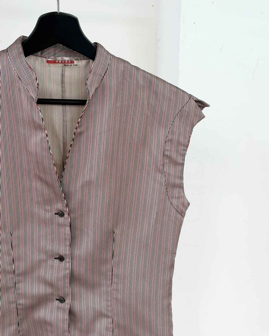 프라다 레드탭 레드 블랙 스트라이프 브이넥 슬리브리스 베스트  상품이미지3