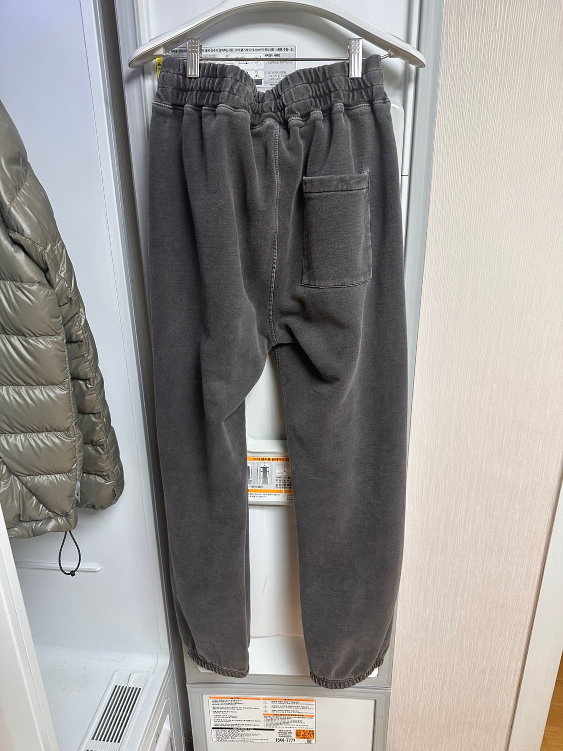 이지 시즌 3 스웻팬츠 오닉스 다크  상품이미지2