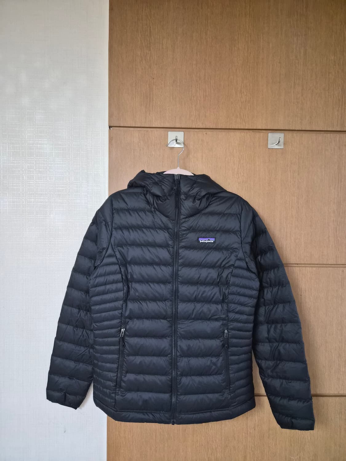 파타고니아 여성 경량후드패딩 상품이미지1