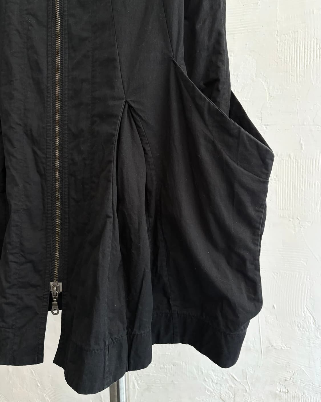 ISSEY MIYAKE 이세이미야케 블랙 슬리브리스 집업 원피스 상품이미지7