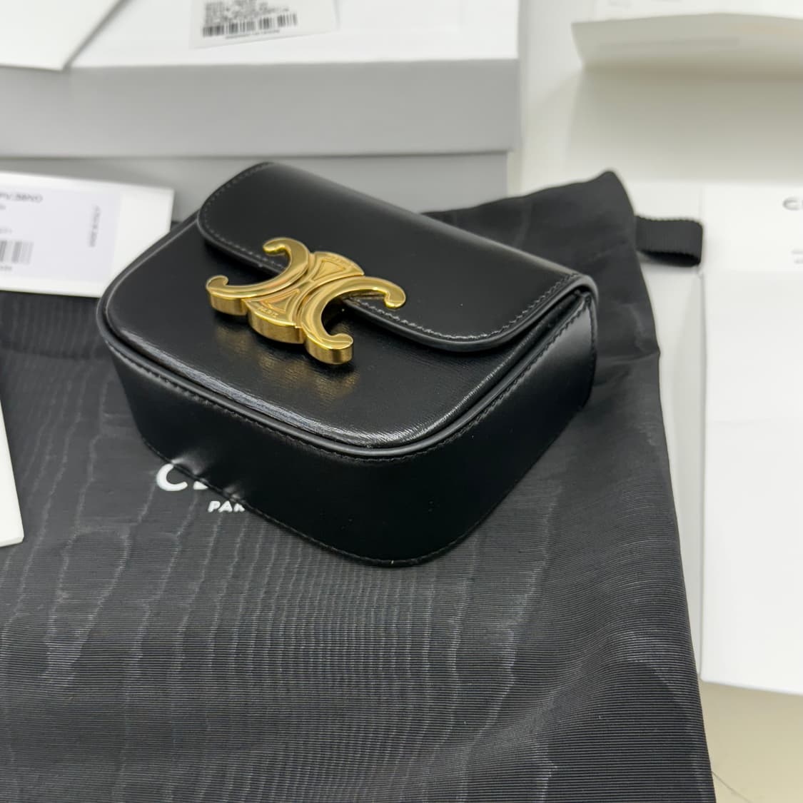 [25년] 셀린느 미니 클로드 크로스백 블랙 상품이미지4