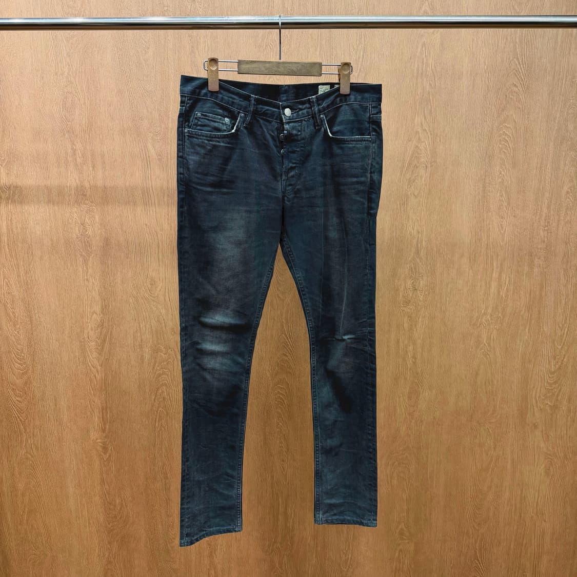 올세인츠 워싱 데님 팬츠 블랙 로고 패치 버튼 클로징 슬림 디테일 그레이 상품이미지2