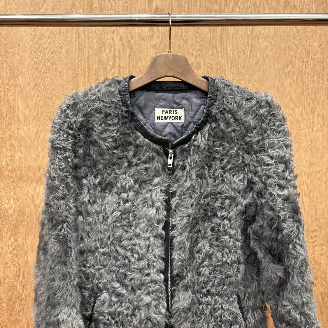 빈티지 라운드넥 퍼 집업 자켓 블랙 레더 트리밍 안감 퀄팅 디테일 그레이 상품이미지4