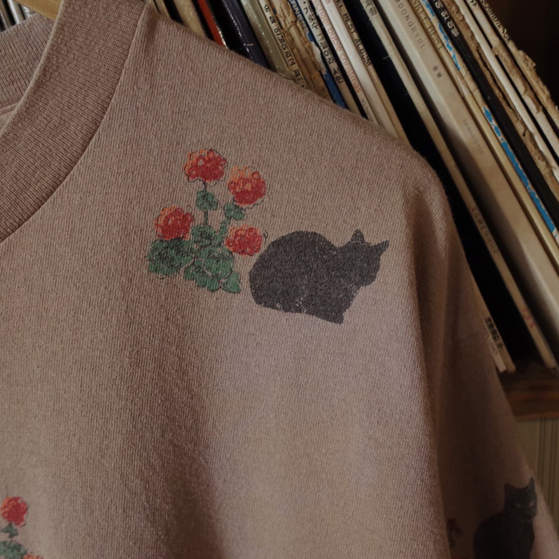 90's Rel-e-vant Products AOP T-shirt 상품이미지6