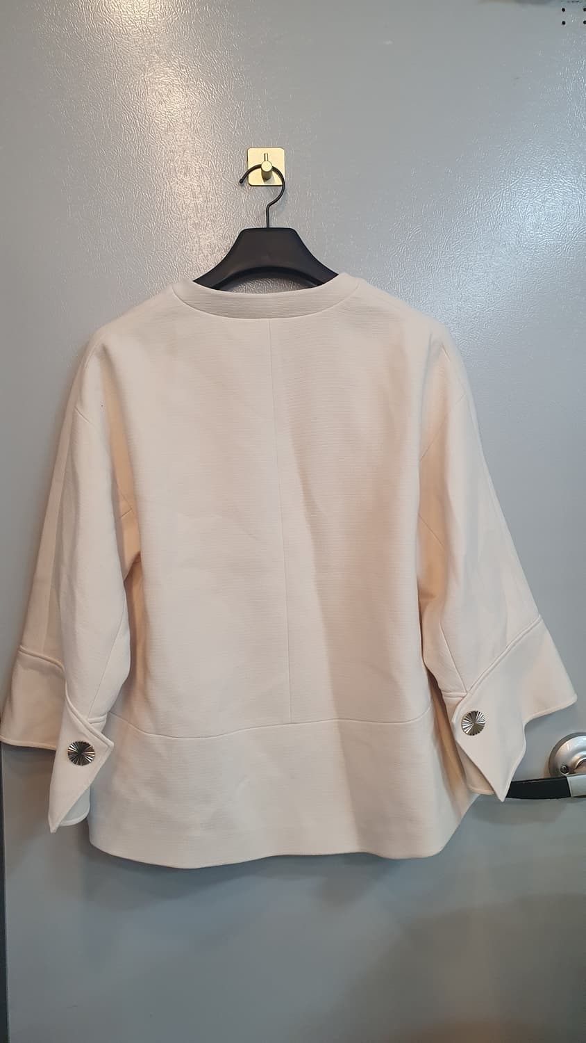 JJ지고트숏코트  88-90-160
세탁완료
너무이쁩니다
고급져요
착용감 상품이미지8