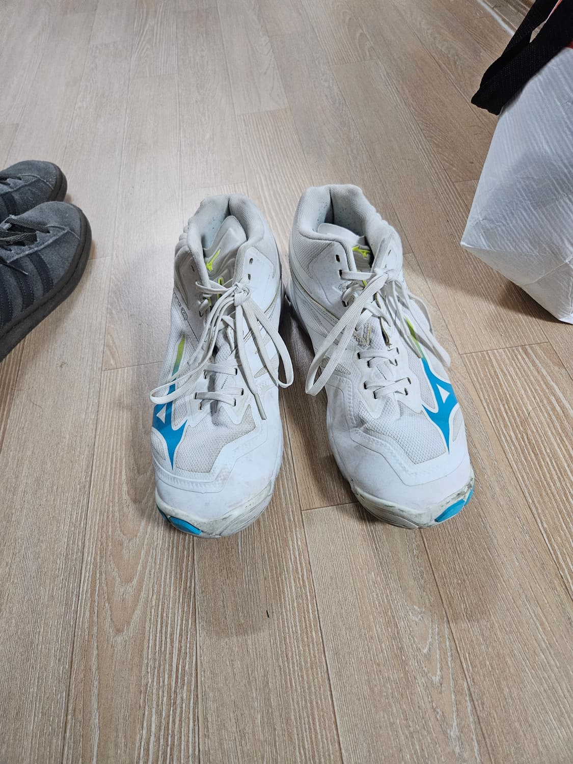 미즈노 배드민턴화 275 상품이미지1