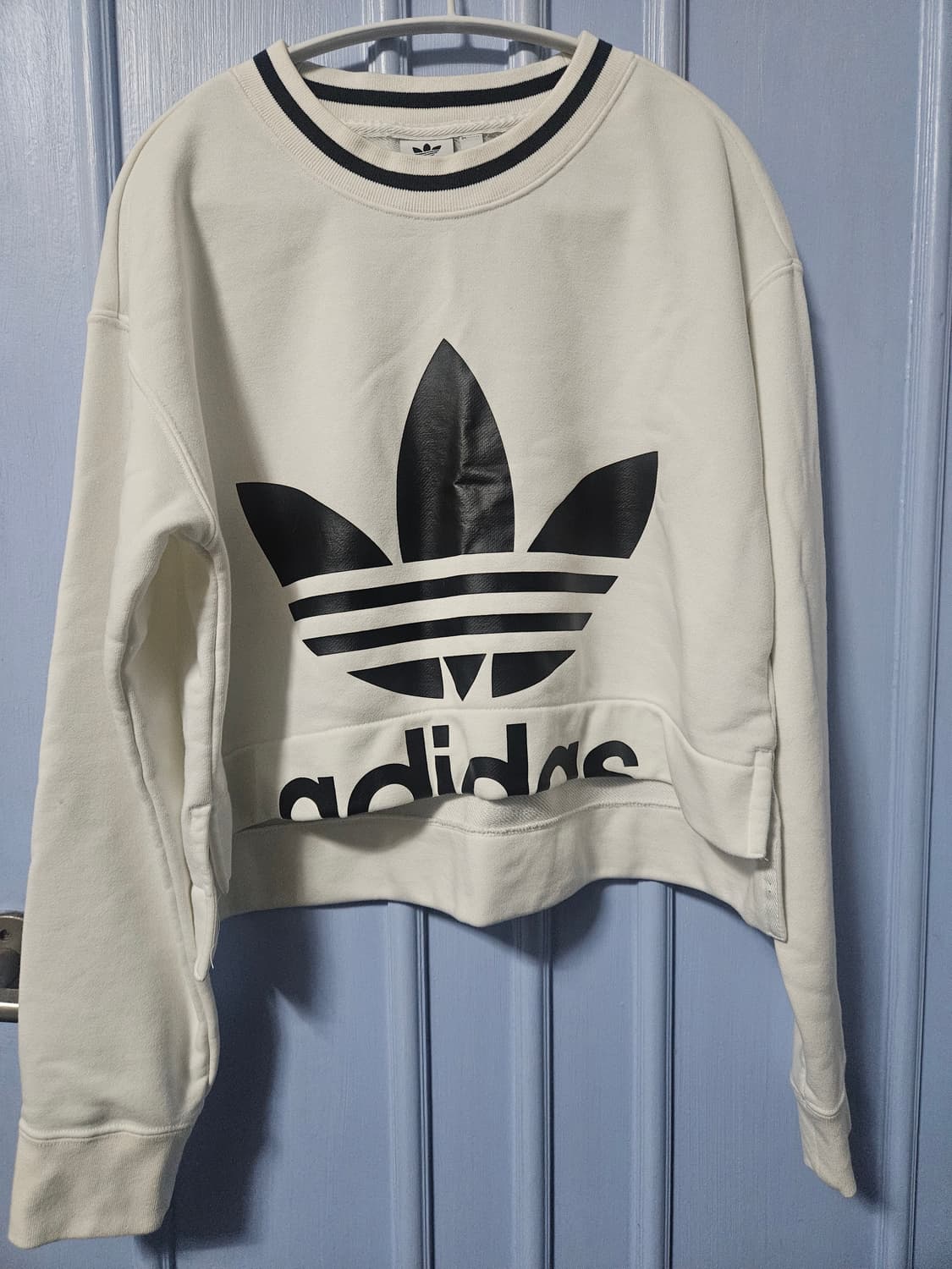 아디다스 트레포일 크롭 맨투맨 화이트 상품이미지1