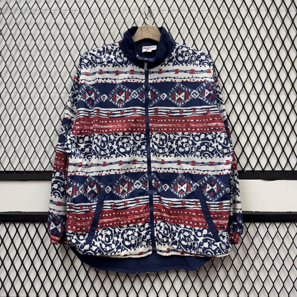 90s 리복 올드스쿨 바람막이 트라이벌 패턴 디테일 네이비 배색 상품이미지1