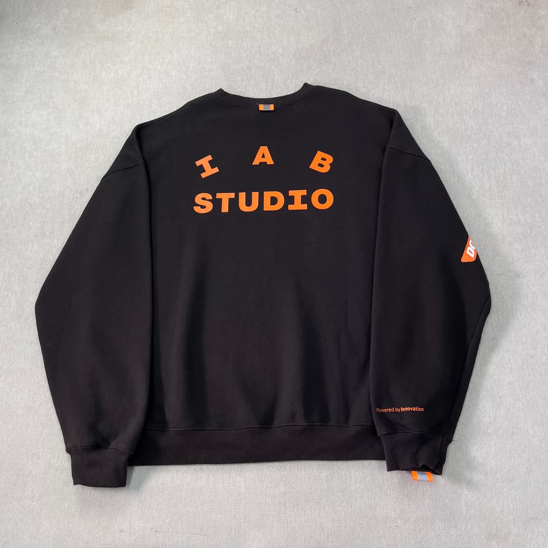 105 아이앱 스튜디오 X 두산 맨투맨 상품이미지1