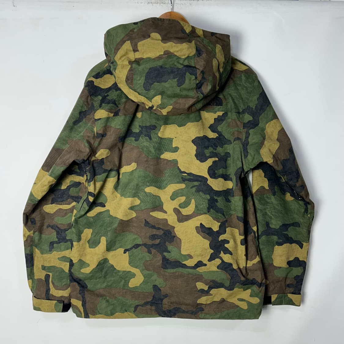 [The North Face] 노스페이스 카모 후드 바람막이자켓 상품이미지2